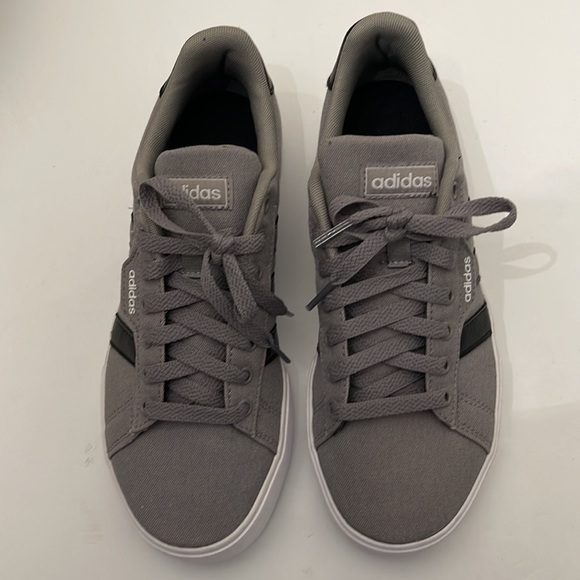 ADIDAS DAILY DOVE GREY 3.0 CASUAL SNEAKERS MENS-BOYS SIZE 6.5. WOMANS SIZE 8 - Picture 2 of 16